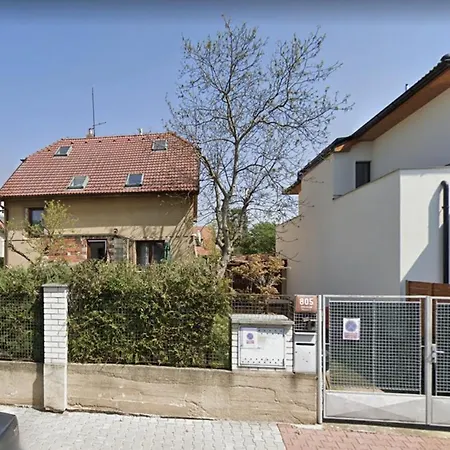 Rosa - Quite & Free Parking & 25 Min To Center Апартаменты Прага